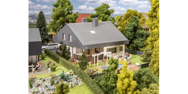 Faller 130644 Bungalow Met Platen Dak (1/23) * H0