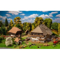 Faller 130677 Zwarte Woud Set Vogtsbauernhof H0