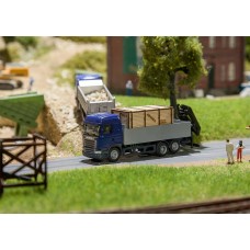 Faller 161597 Vrachtwagen Scania R 13 Hl Laadbak Met Houten Kist (Herpa) H0