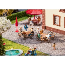 Faller 180957 2 Tafels En 12 Stoelen H0